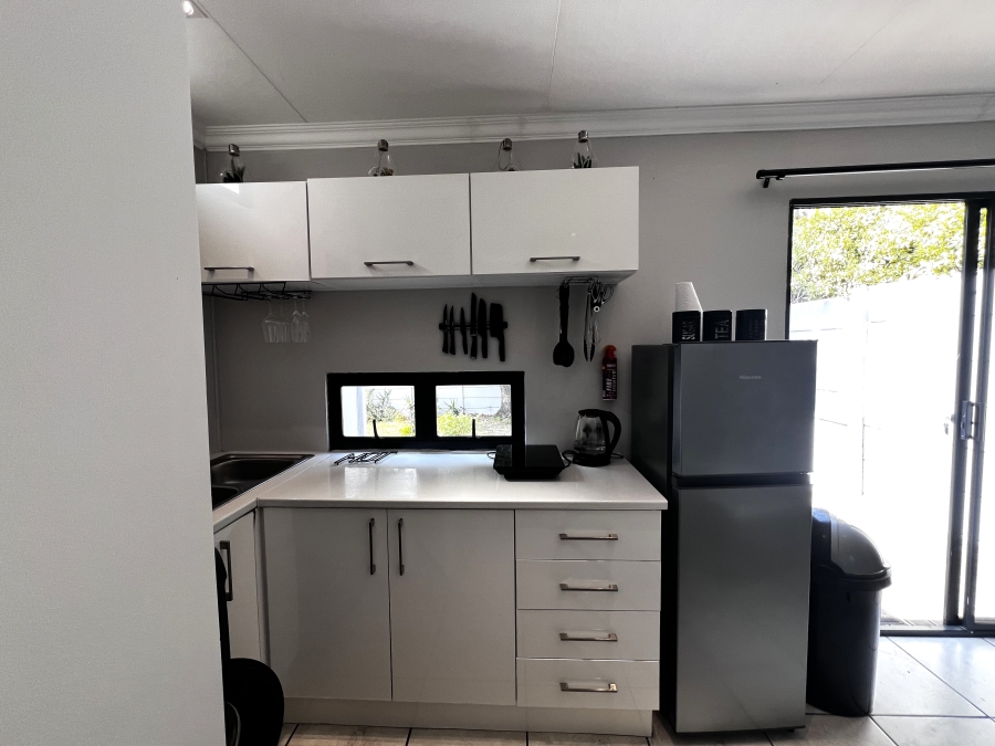 To Let 1 Bedroom Property for Rent in Table View Western Cape